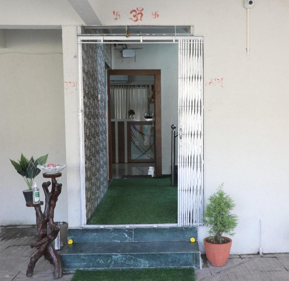 Hotel Satyam Residency Navi Mumbai Bagian luar foto