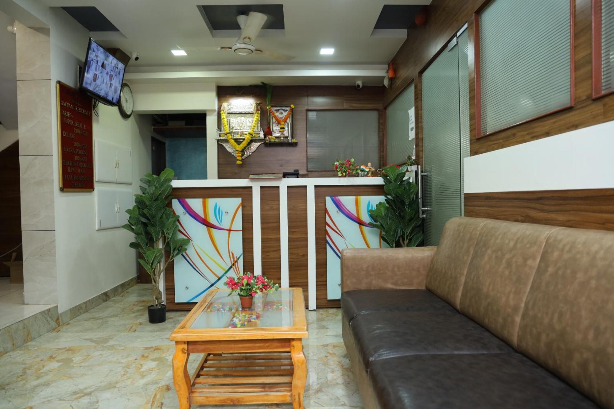 Hotel Satyam Residency Navi Mumbai Bagian luar foto