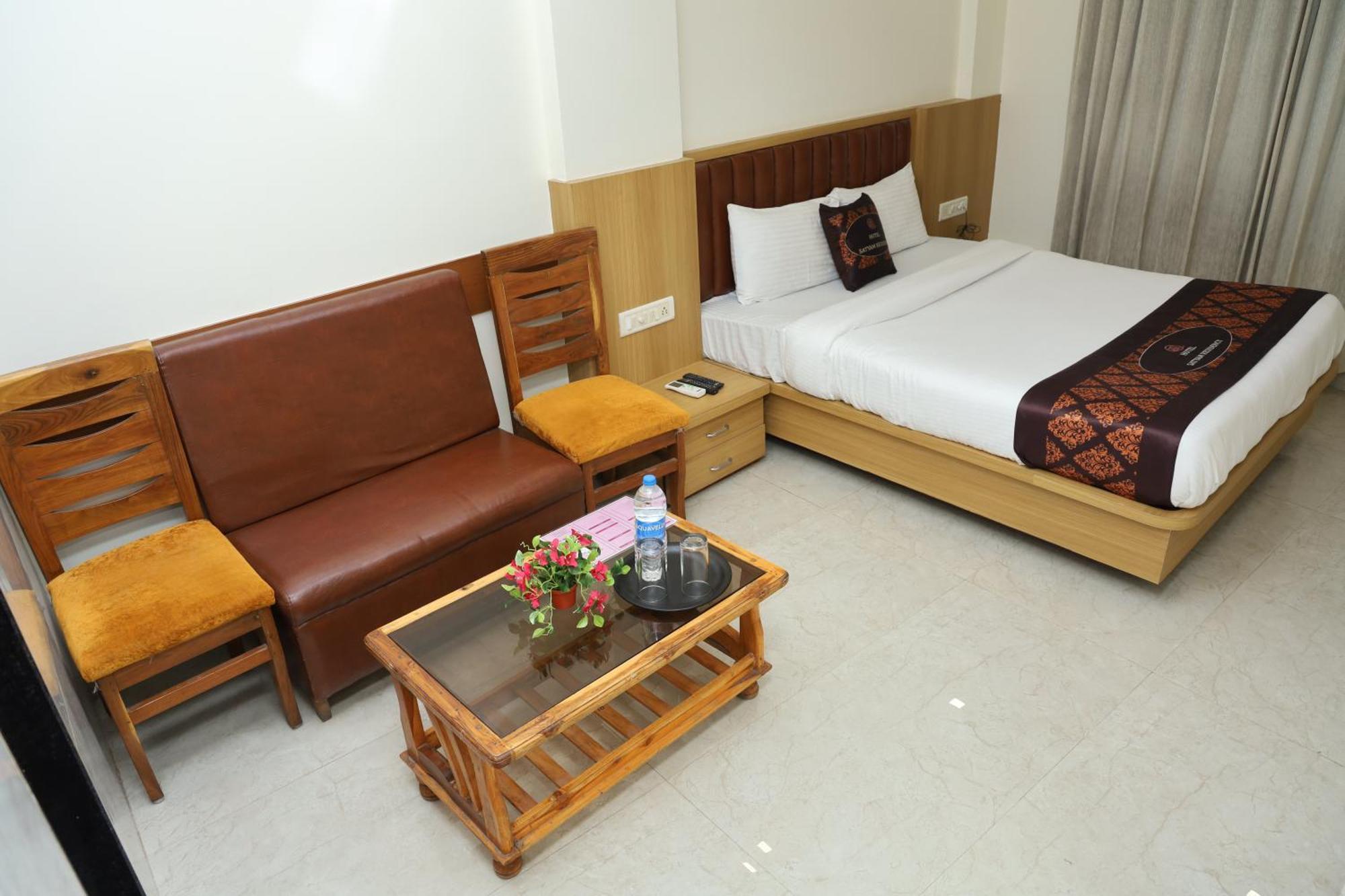 Hotel Satyam Residency Navi Mumbai Bagian luar foto