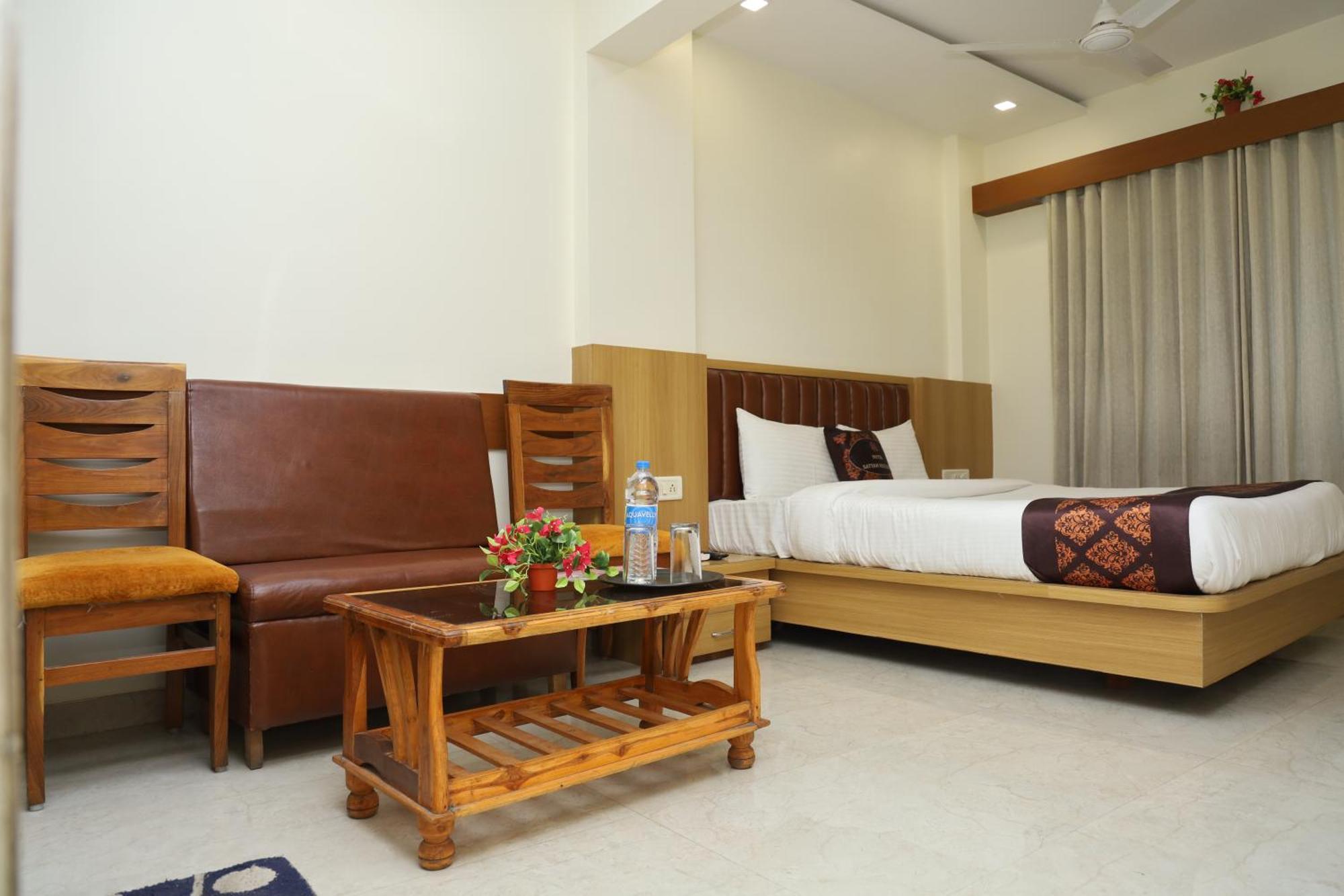 Hotel Satyam Residency Navi Mumbai Bagian luar foto