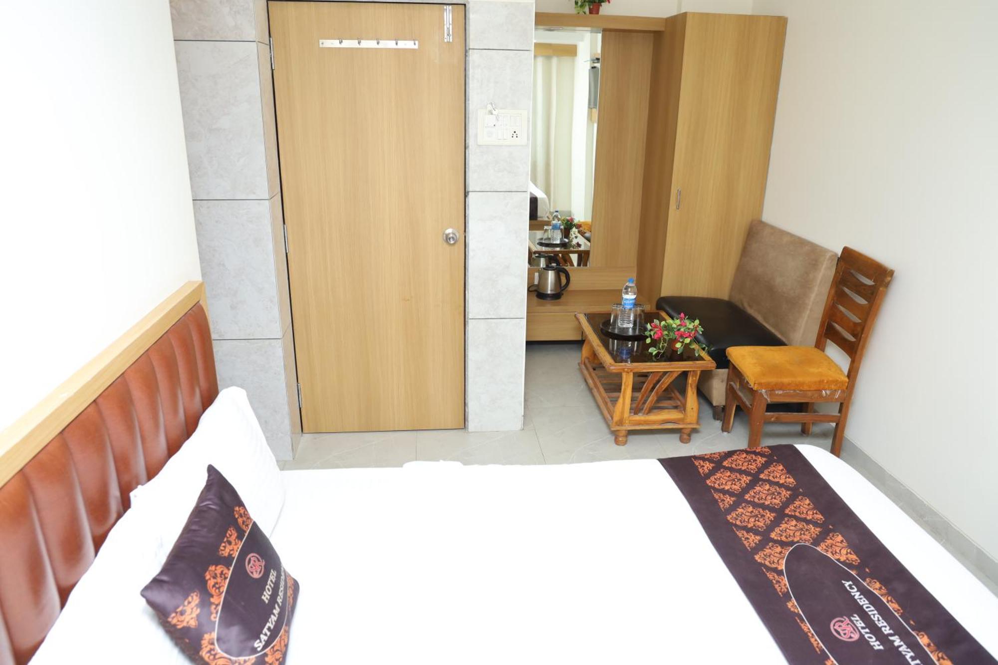 Hotel Satyam Residency Navi Mumbai Bagian luar foto